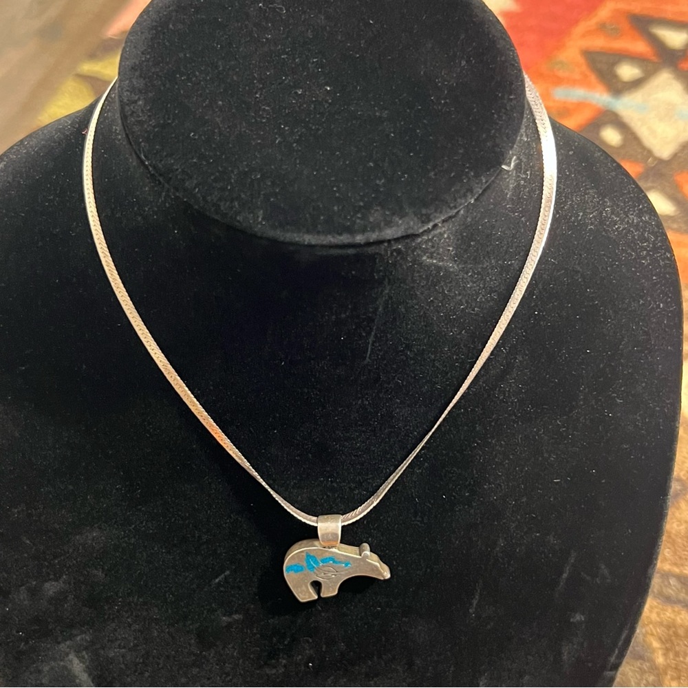 ๐NATIVE AMERICAN ๐ Genuine Silver & Turquoise Bear Pendant with Silver chain. - Picture 8 of 11